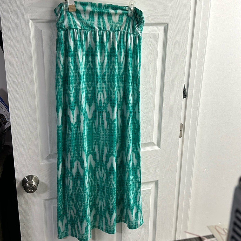 New with tags Maxi skirt.